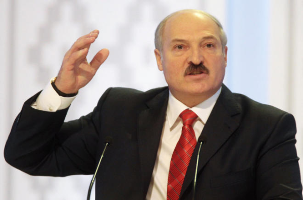 Lukaşenko: Niyə dözürsünüz, əmrimi gözləyirsiniz?
